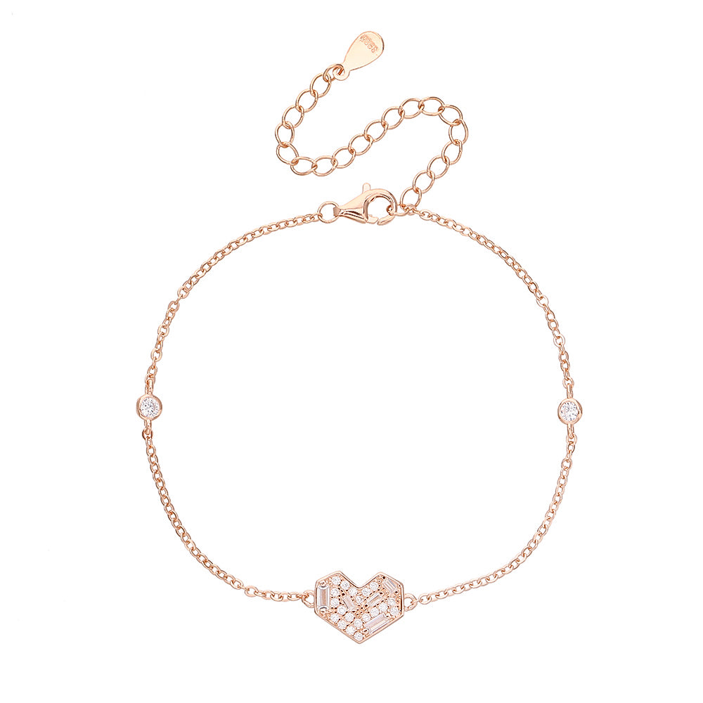 Rose gold bracelet with heart-shaped clasp on a white background
צמיד כסף 925 בציפוי זהב אדום